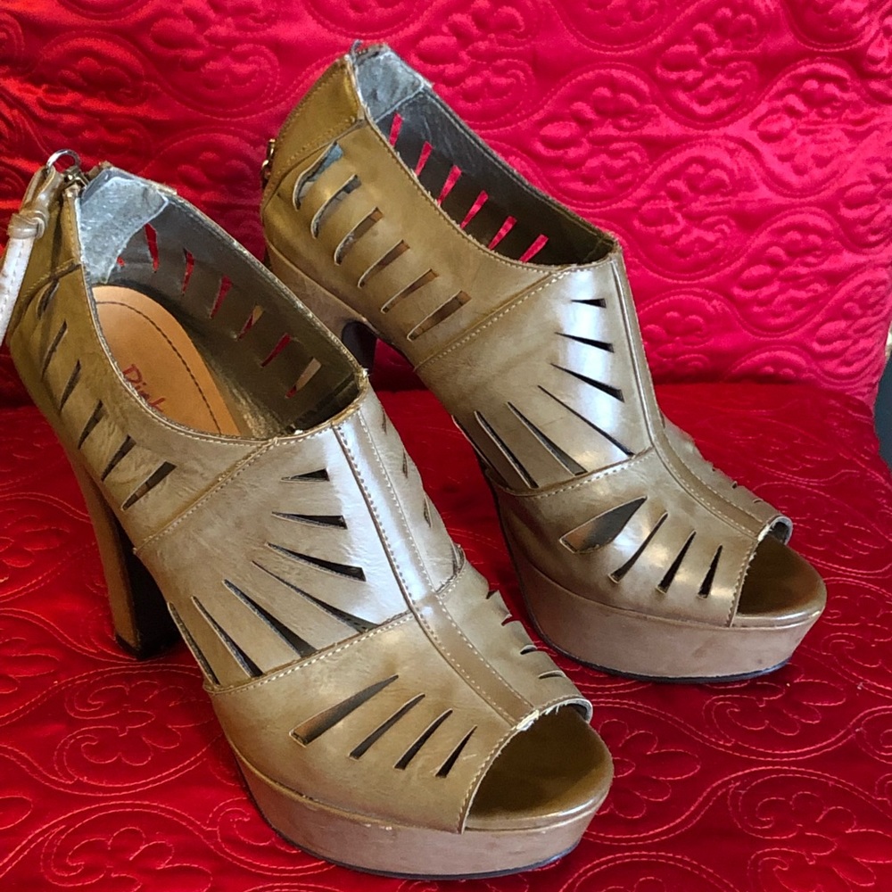 Pink & Pepper Platform Heels-Pre❤️’d - Picture 3 of 6